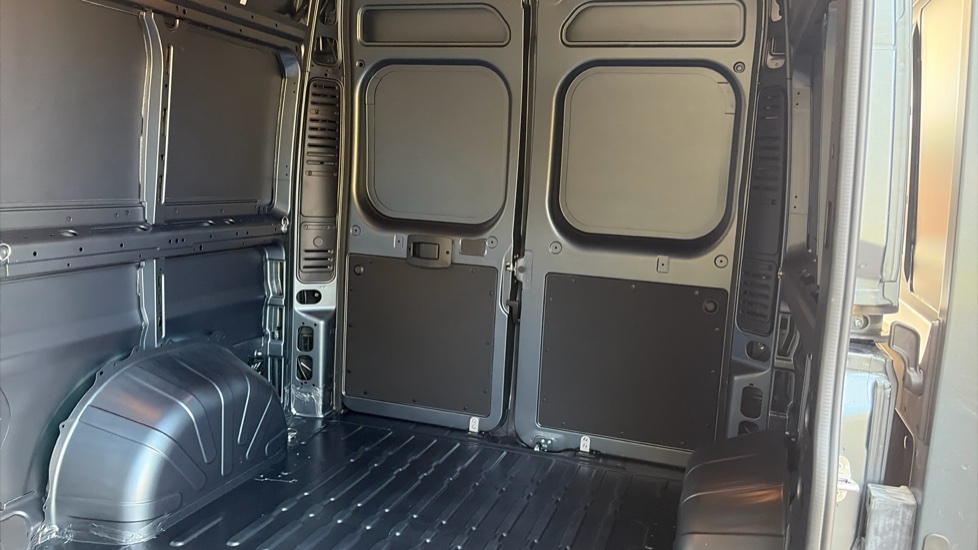Peugeot Boxer 3500 L2 Diesel 2.2 BlueHDi 140 H2 Van Professional - Image 14