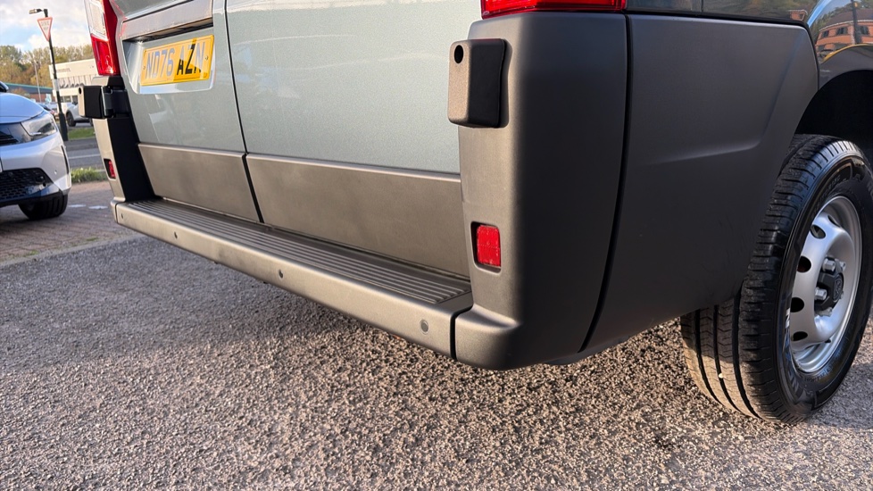 Peugeot Boxer 3500 L2 Diesel 2.2 BlueHDi 140 H2 Van Professional - Image 24