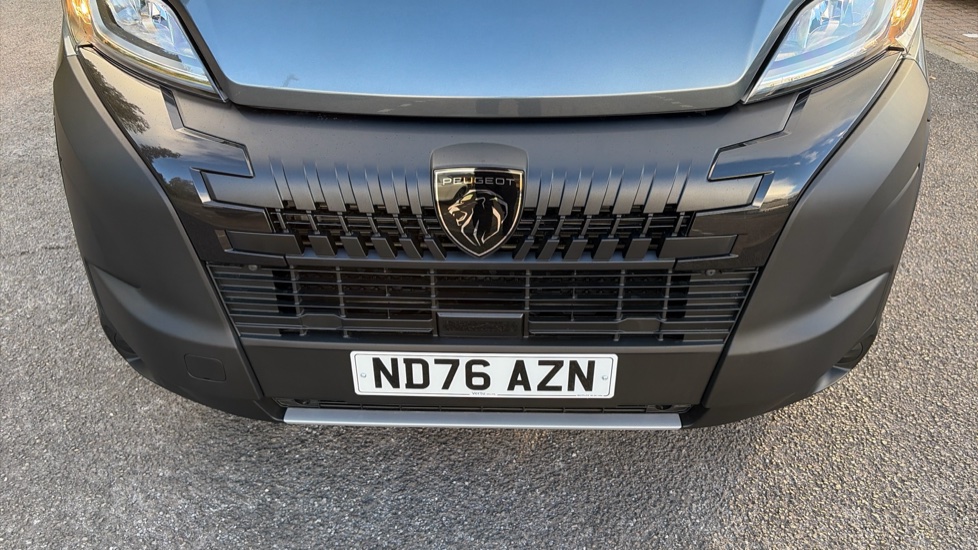 Peugeot Boxer 3500 L2 Diesel 2.2 BlueHDi 140 H2 Van Professional - Image 30