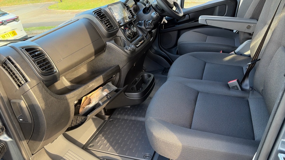 Peugeot Boxer 3500 L2 Diesel 2.2 BlueHDi 140 H2 Van Professional - Image 33