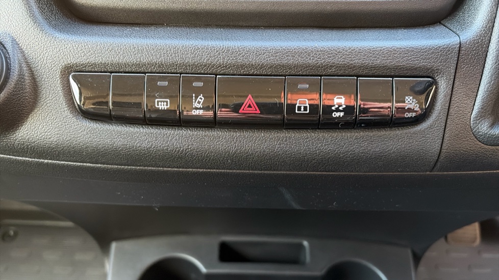 Peugeot Boxer 3500 L2 Diesel 2.2 BlueHDi 140 H2 Van Professional - Image 40