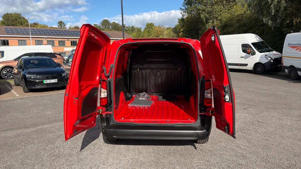 Vauxhall Combo Cargo Combo Xl Electric 100kW Prime Plus 52kWh H1 Van Auto - Image 3