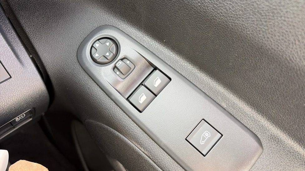 Vauxhall Combo Cargo Combo Xl Electric 100kW Prime Plus 52kWh H1 Van Auto - Image 26