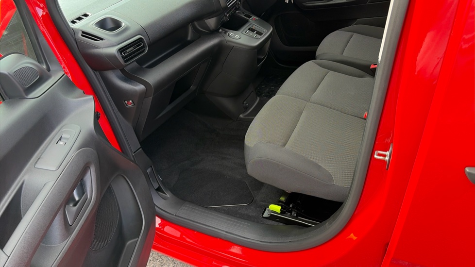Vauxhall Combo Cargo Combo Xl Electric 100kW Prime Plus 52kWh H1 Van Auto - Image 30