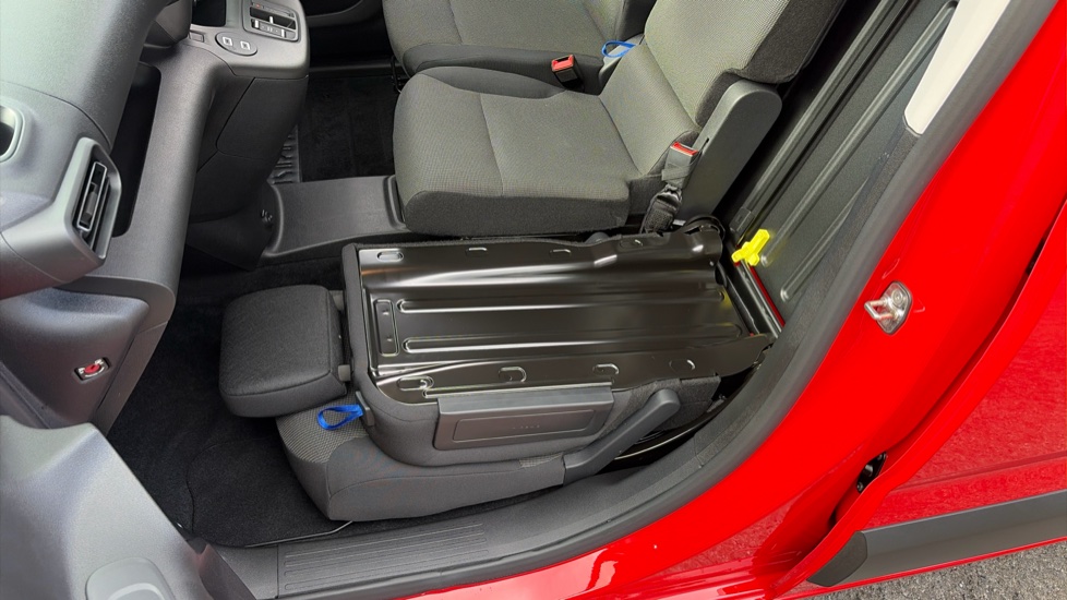 Vauxhall Combo Cargo Combo Xl Electric 100kW Prime Plus 52kWh H1 Van Auto - Image 32