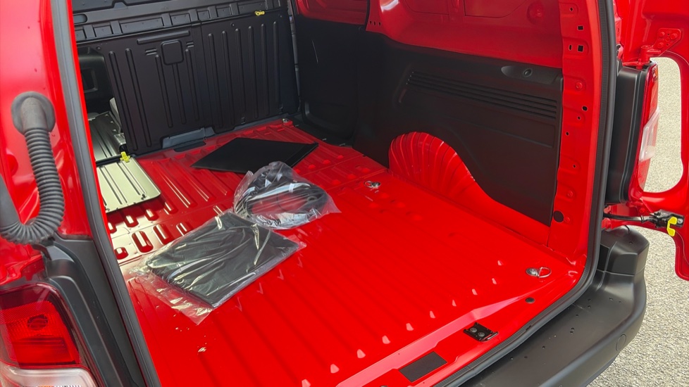 Vauxhall Combo Cargo Combo Xl Electric 100kW Prime Plus 52kWh H1 Van Auto - Image 36