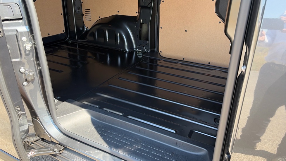 Vauxhall Vivaro L1 Diesel 1.5 Turbo D 120 Pro H1 Van - Image 5