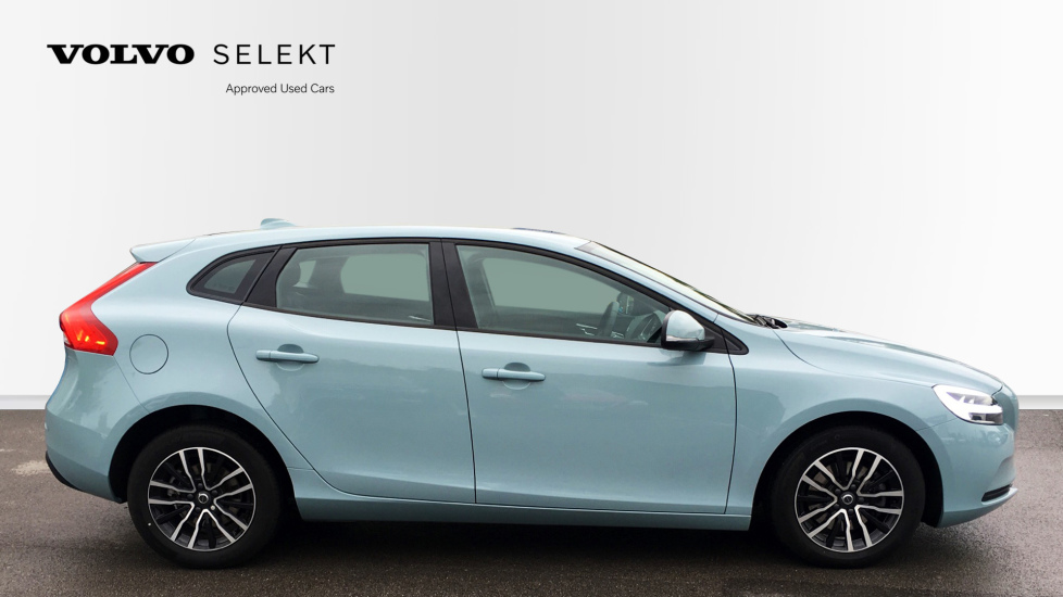Volvo V40 T2 Momentum Nav Plus Manual Riverside Demonstrator