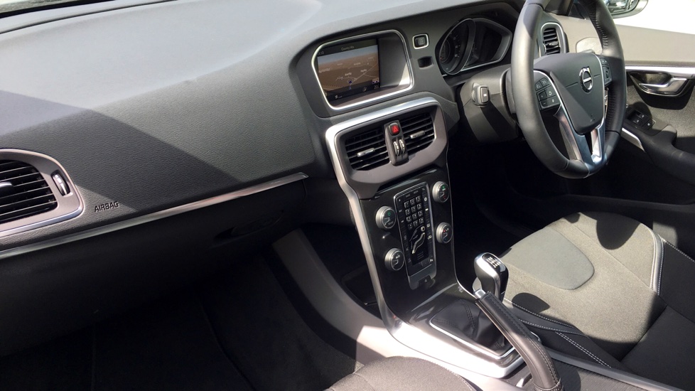 Volvo V40 T2 Momentum Nav Plus Manual Riverside Demonstrator