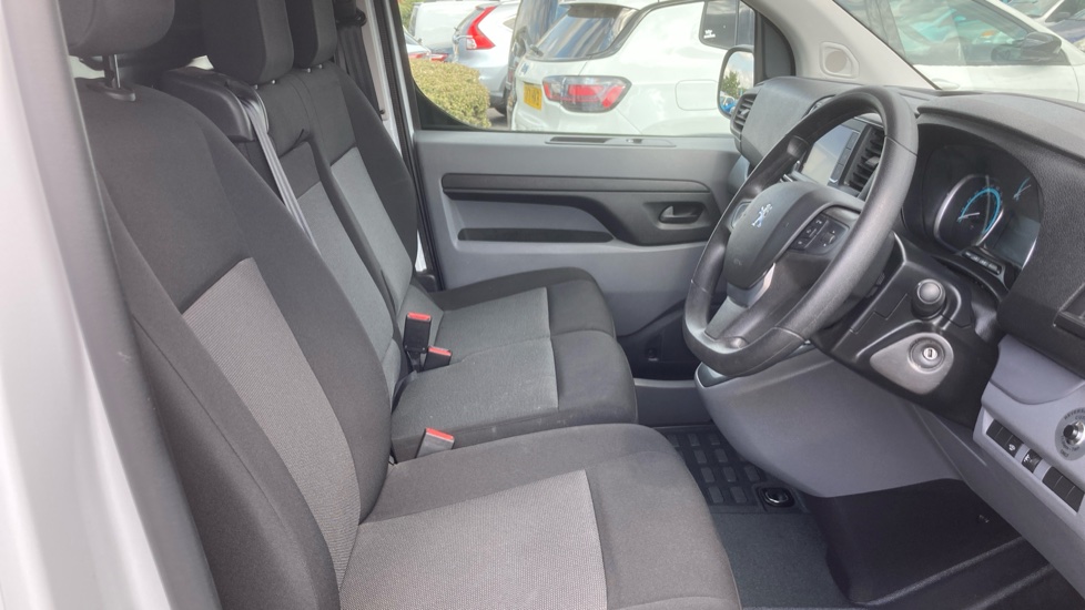 Peugeot Expert E-L1 100kW 49kWh Professional Van Auto - Image 6