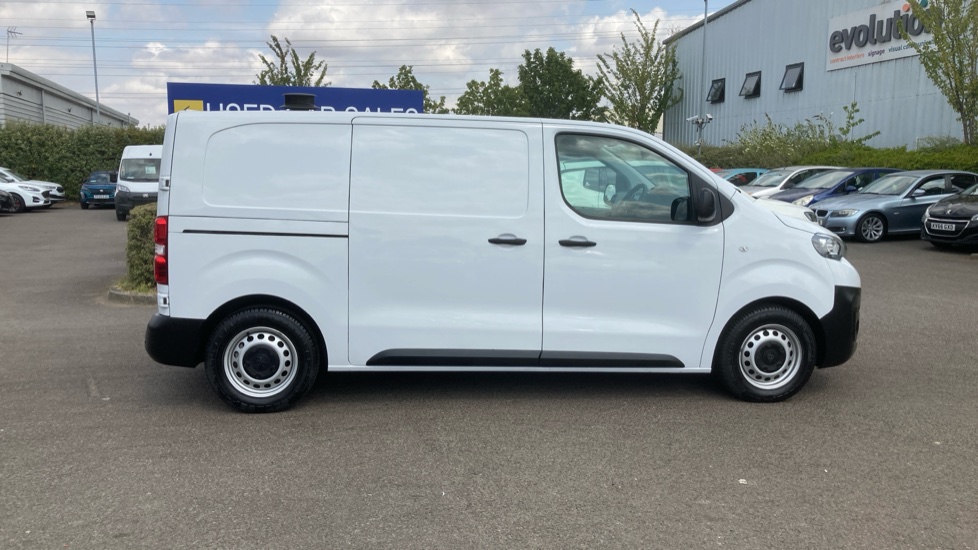 Peugeot Expert E-L1 100kW 49kWh Professional Van Auto - Image 9