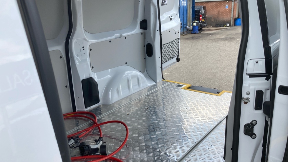 Peugeot Expert E-L1 100kW 49kWh Professional Van Auto - Image 14