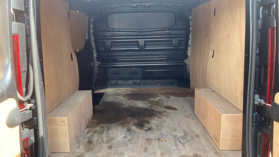 Renault Trafic Swb Diesel SL28 Blue dCi 130 Business+ Van - Image 12