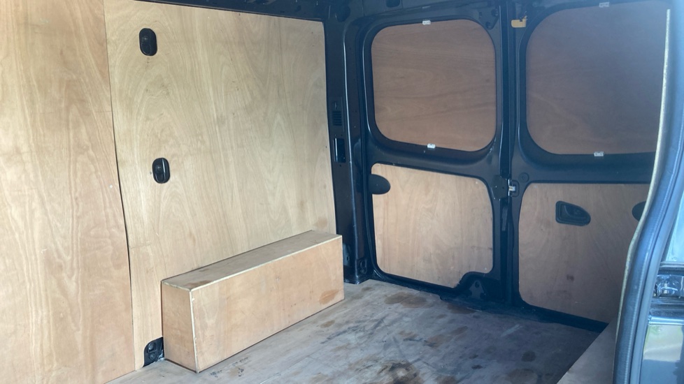 Renault Trafic Swb Diesel SL28 Blue dCi 130 Business+ Van - Image 14