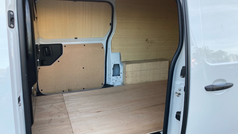 Peugeot Expert L2 Diesel 1.5 BlueHDi 120 Professional Van - Image 5