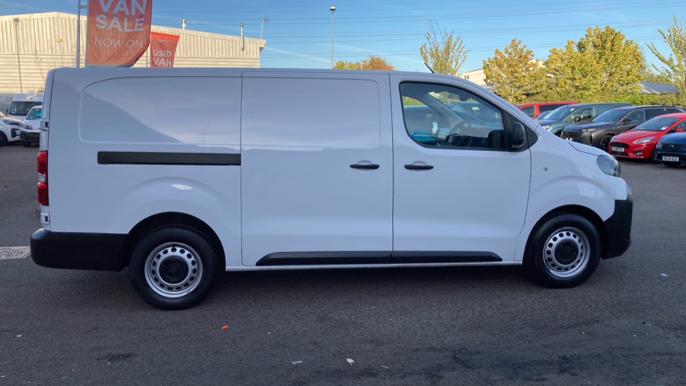 Peugeot Expert L2 Diesel 1.5 BlueHDi 120 Professional Van - Image 9