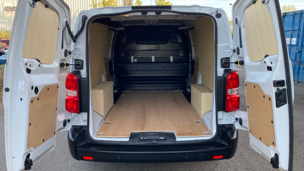 Peugeot Expert L2 Diesel 1.5 BlueHDi 120 Professional Van - Image 12