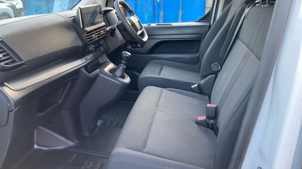Peugeot Expert L2 Diesel 1.5 BlueHDi 120 Professional Van - Image 13