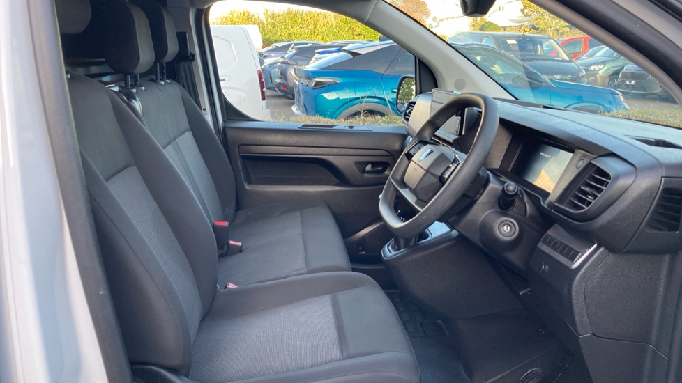 Peugeot Expert L2 Diesel 1.5 BlueHDi 120 Professional Van - Image 16
