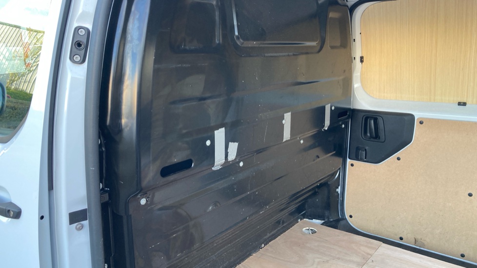 Peugeot Expert L2 Diesel 1.5 BlueHDi 120 Professional Van - Image 18