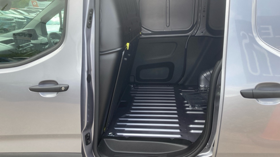 Peugeot Partner M Diesel 1.5 BlueHDi 100 Professional Plus Van - Image 5
