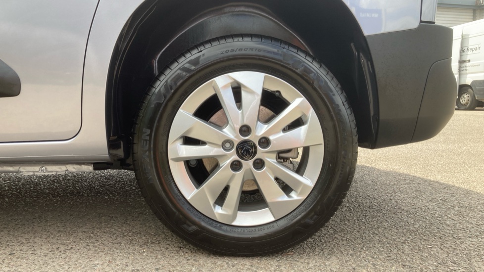 Peugeot Partner M Diesel 1.5 BlueHDi 100 Professional Plus Van - Image 17