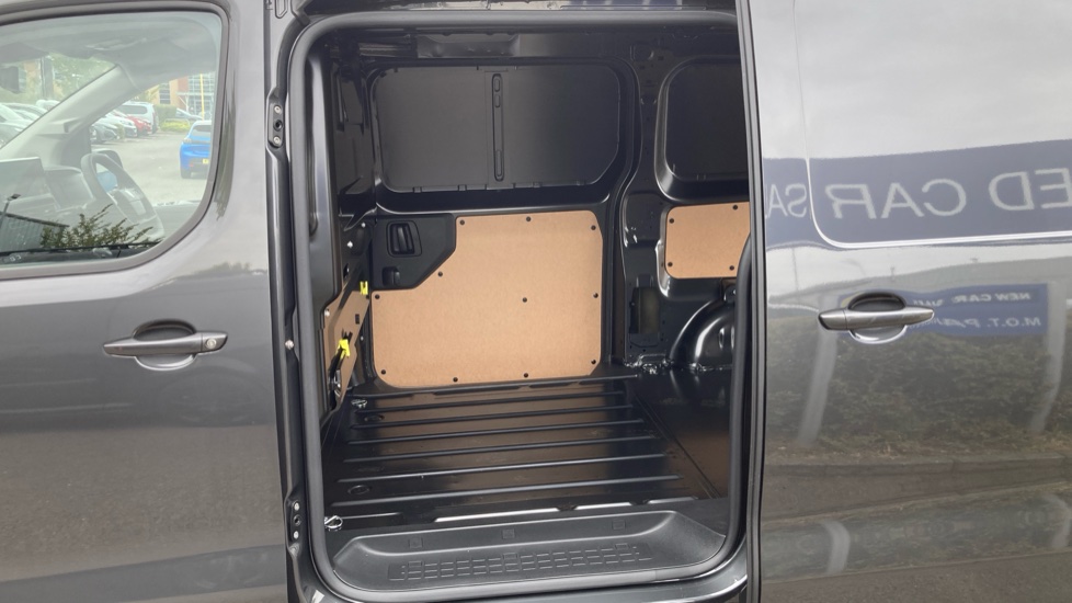 Peugeot Expert L2 Diesel 2.2 BlueHDi 150 Asphalt Van - Image 5