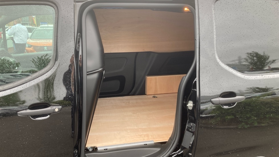 Peugeot Partner Standard Diesel 1.5 BlueHDi 100 Professional Plus Van - Image 5