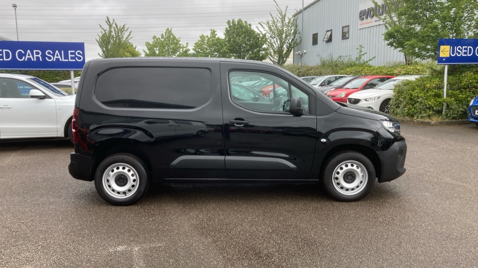 Peugeot Partner Standard Diesel 1.5 BlueHDi 100 Professional Plus Van - Image 9