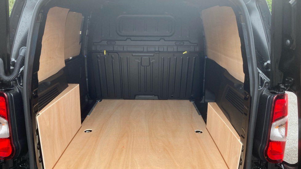 Peugeot Partner Standard Diesel 1.5 BlueHDi 100 Professional Plus Van - Image 12
