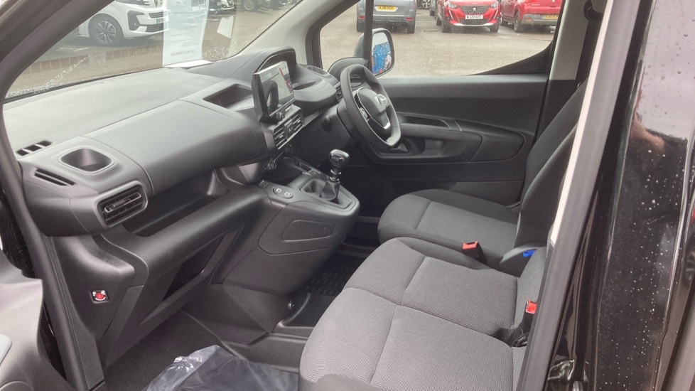 Peugeot Partner Standard Diesel 1.5 BlueHDi 100 Professional Plus Van - Image 13