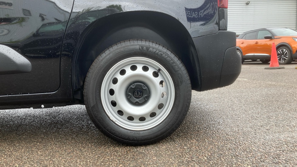 Peugeot Partner Standard Diesel 1.5 BlueHDi 100 Professional Plus Van - Image 17