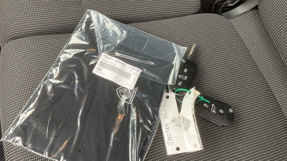 Peugeot Partner Standard Diesel 1.5 BlueHDi 100 Professional Plus Van - Image 20