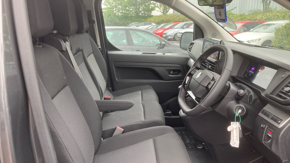 Peugeot Expert Xl Diesel 2.2 BlueHDi 150 Professional Van - Image 6
