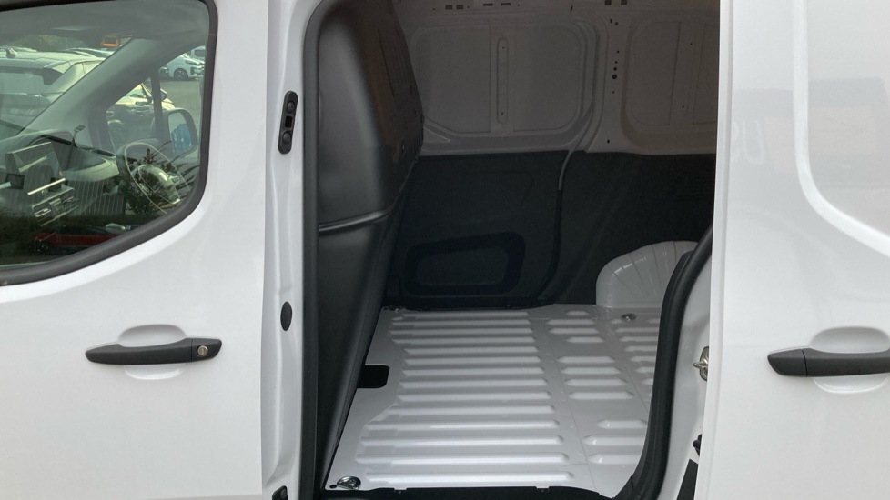 Peugeot Partner Standard Diesel 1.5 BlueHDi 100 Professional Van - Image 5