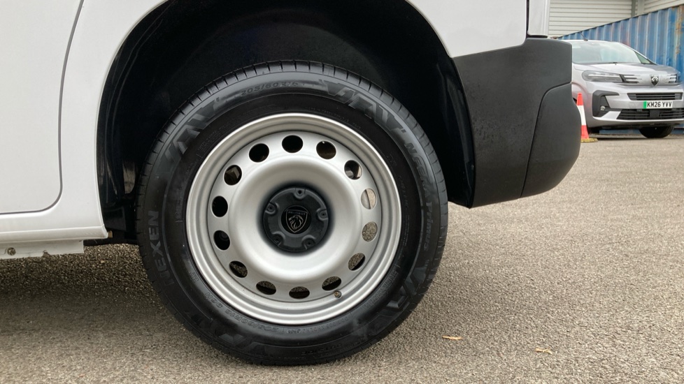 Peugeot Partner Standard Diesel 1.5 BlueHDi 100 Professional Van - Image 17