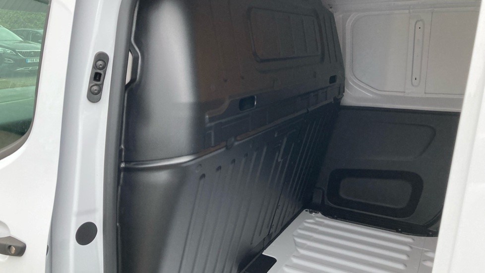 Peugeot Partner Standard Diesel 1.5 BlueHDi 100 Professional Van - Image 18