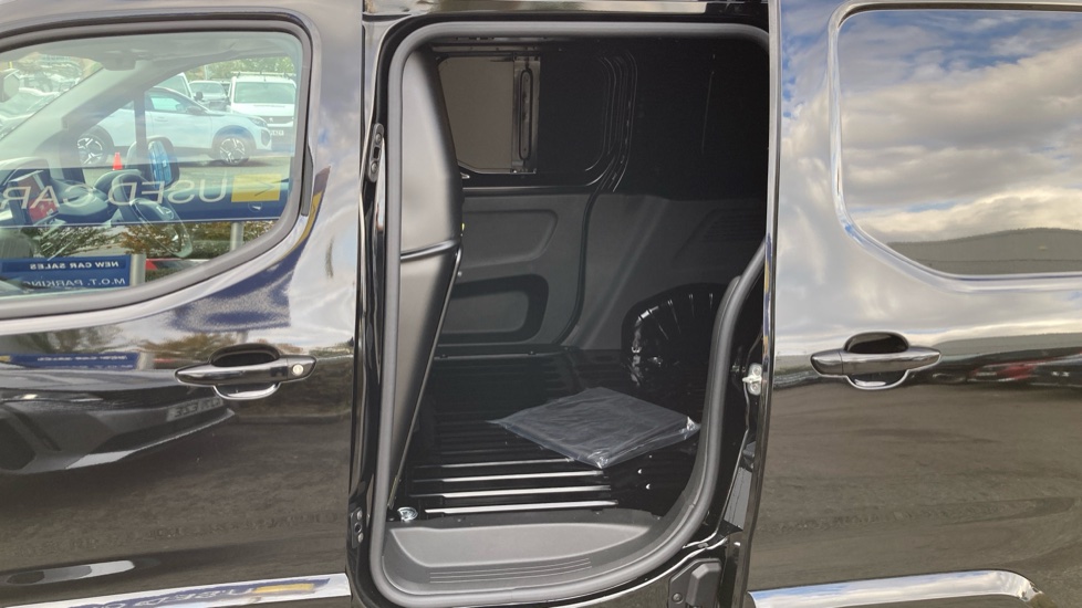 Peugeot Partner M Diesel 1.5 BlueHDi 130 Asphalt Van EAT8 - Image 5