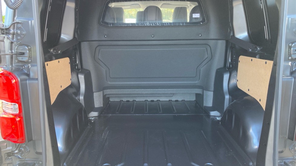 Peugeot Expert L1 Diesel Special Edition 2.2 180 Sport Crew Van EAT8 - Image 12