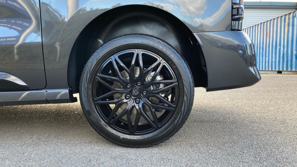 Peugeot Expert L1 Diesel Special Edition 2.2 180 Sport Crew Van EAT8 - Image 17