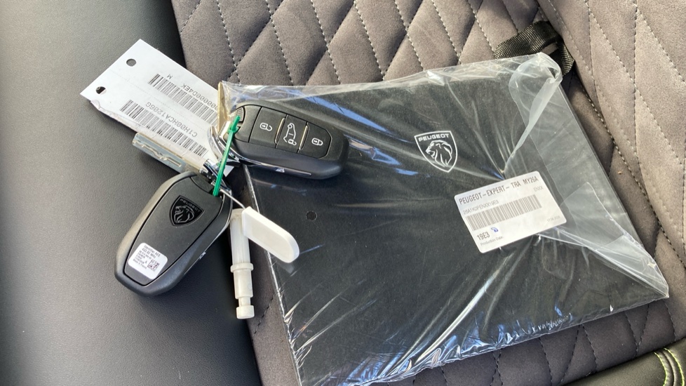 Peugeot Expert L1 Diesel Special Edition 2.2 180 Sport Crew Van EAT8 - Image 20