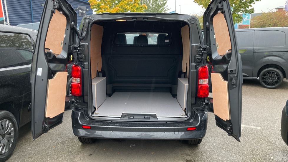 Peugeot Expert L1 Diesel Special Edition 2.2 180 Sport Crew Van EAT8 - Image 21