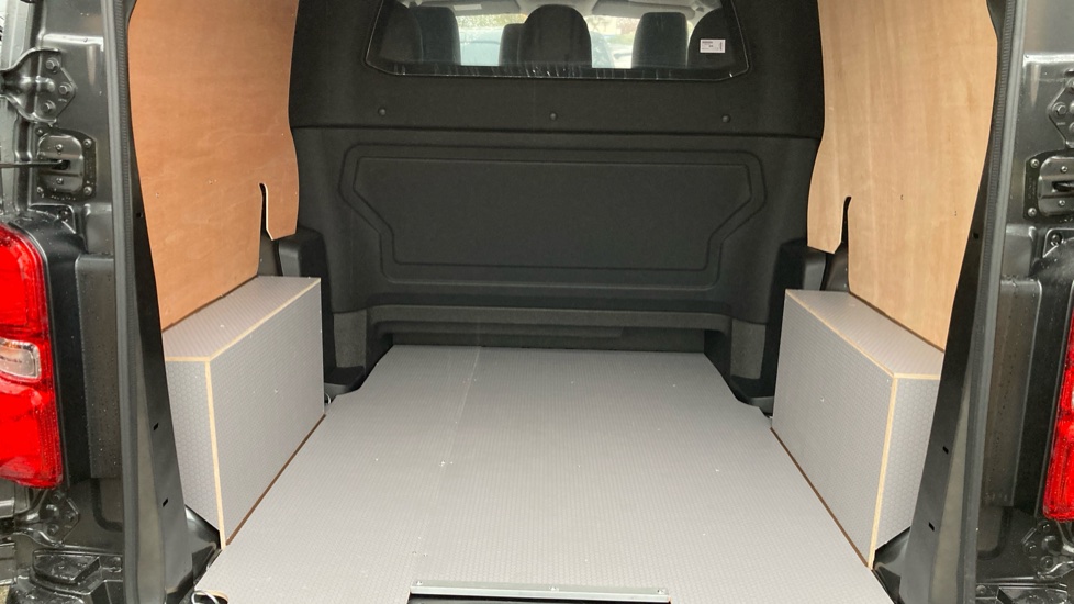 Peugeot Expert L1 Diesel Special Edition 2.2 180 Sport Crew Van EAT8 - Image 22