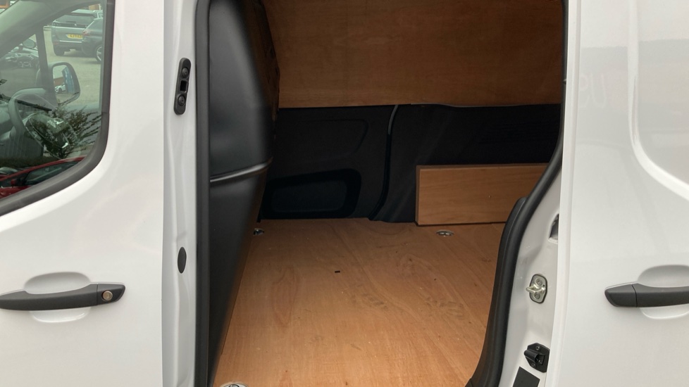 Peugeot Partner Standard Diesel 1.5 BlueHDi 100 Professional Van - Image 5