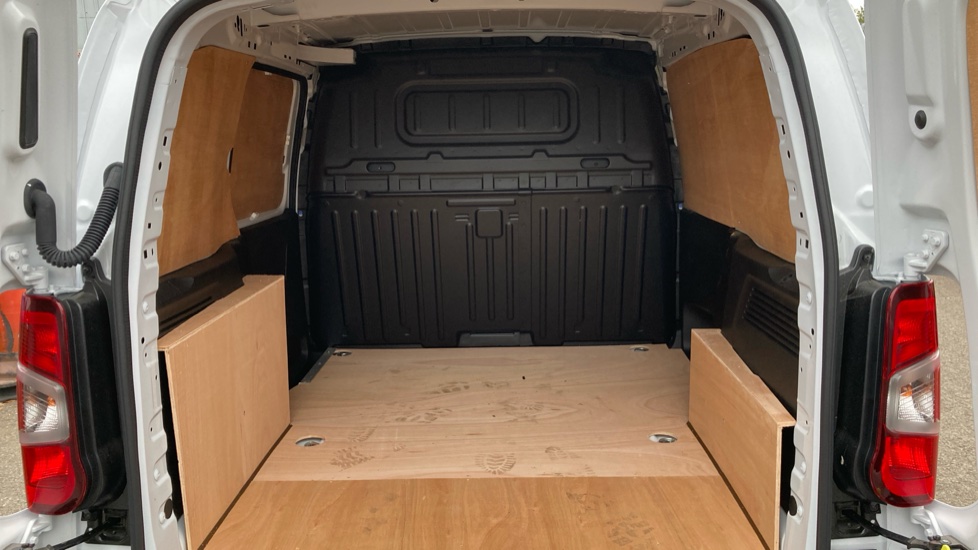 Peugeot Partner Standard Diesel 1.5 BlueHDi 100 Professional Van - Image 12