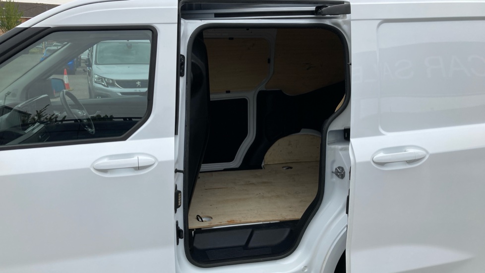 Ford Transit Courier Petrol 1.0 EcoBoost 125ps Limited Van Auto - Image 5
