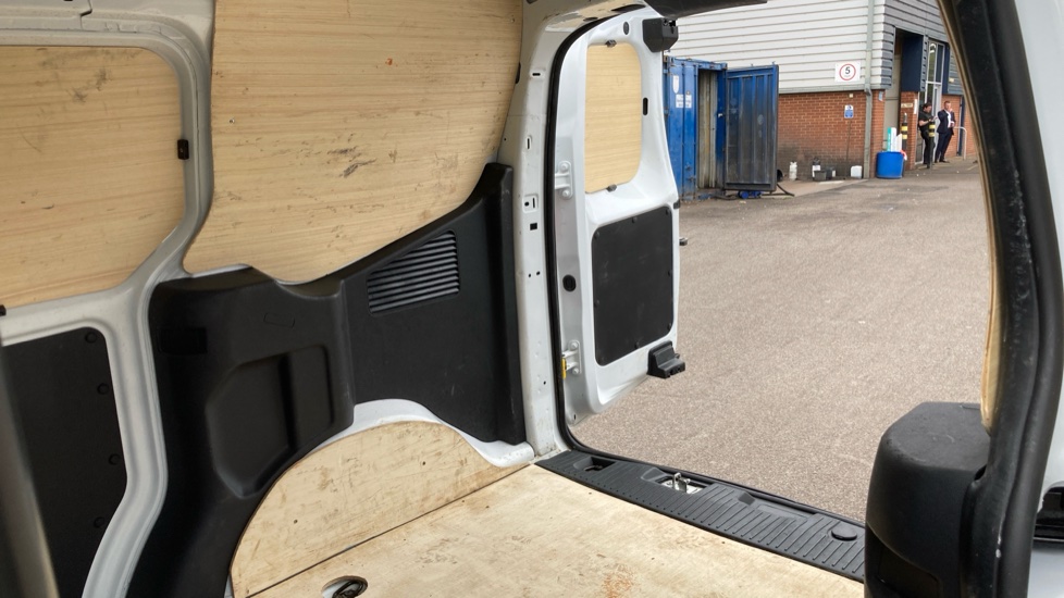 Ford Transit Courier Petrol 1.0 EcoBoost 125ps Limited Van Auto - Image 14