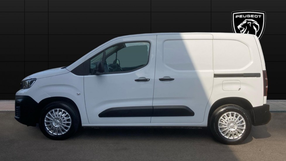 Peugeot Partner Standard Diesel 1000 1.5 BlueHDi 100 Professional Premium + Van - Image 4