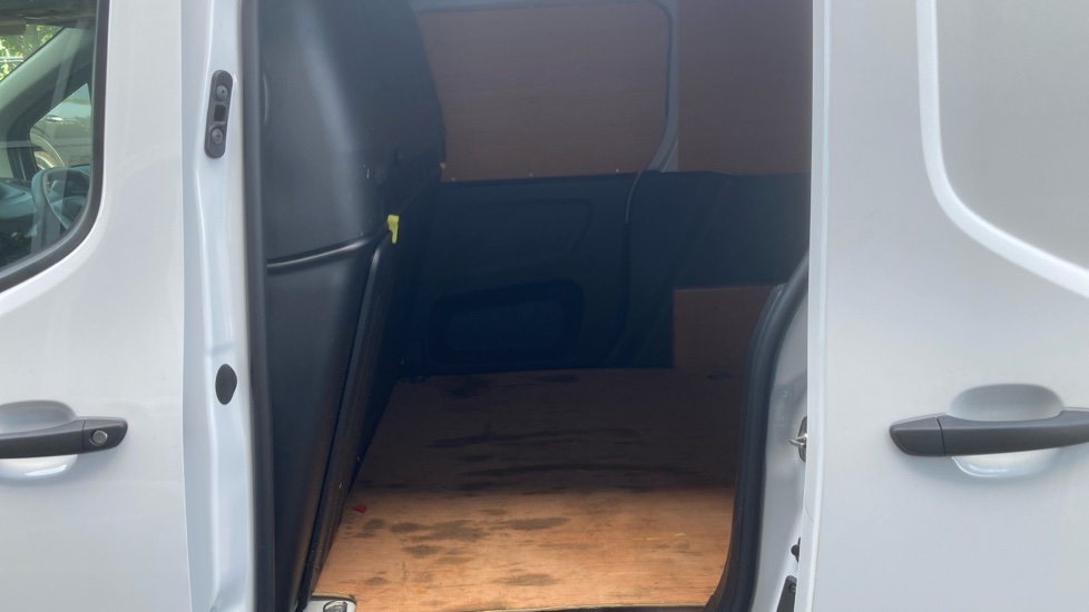 Peugeot Partner Standard Diesel 1000 1.5 BlueHDi 100 Professional Premium + Van - Image 5