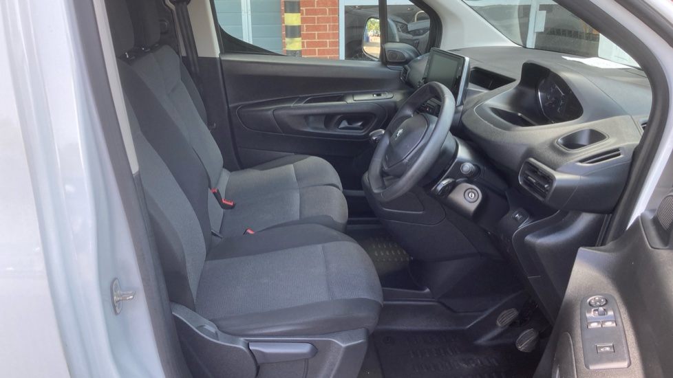 Peugeot Partner Standard Diesel 1000 1.5 BlueHDi 100 Professional Premium + Van - Image 6